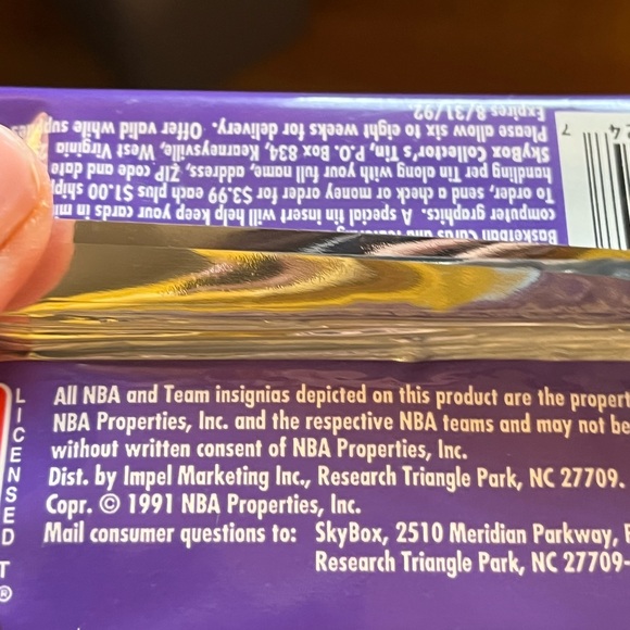 NWOT 4 skybox 1991-1992 NBA basketball card packs.Factory sealed packs. Series 1 - Picture 5 of 6